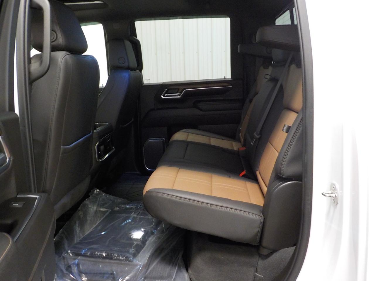 Chevrolet Silverado 2500HD 4WD Crew Cab 159" High Country 2024