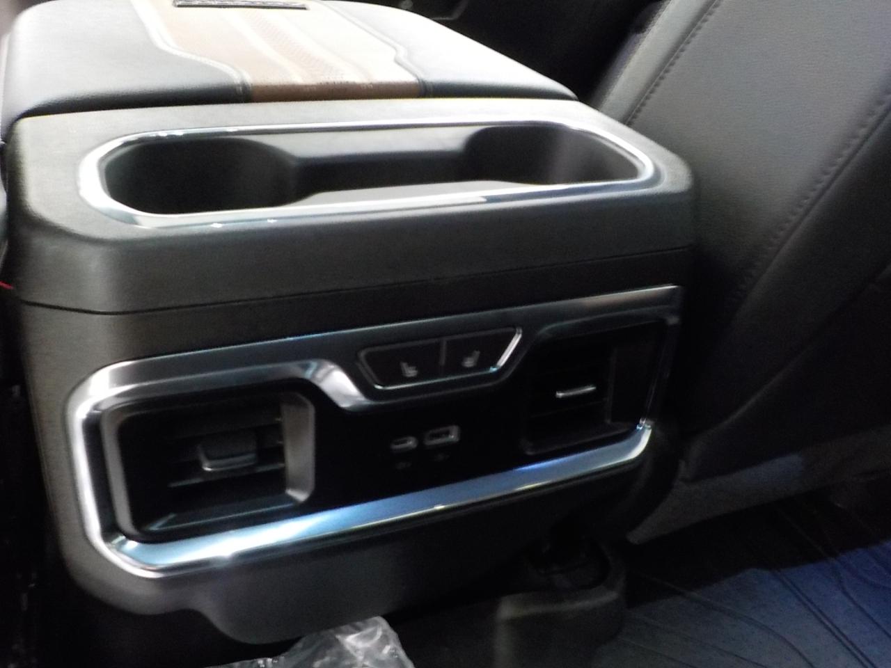 Chevrolet Silverado 2500HD 4WD Crew Cab 159" High Country 2024