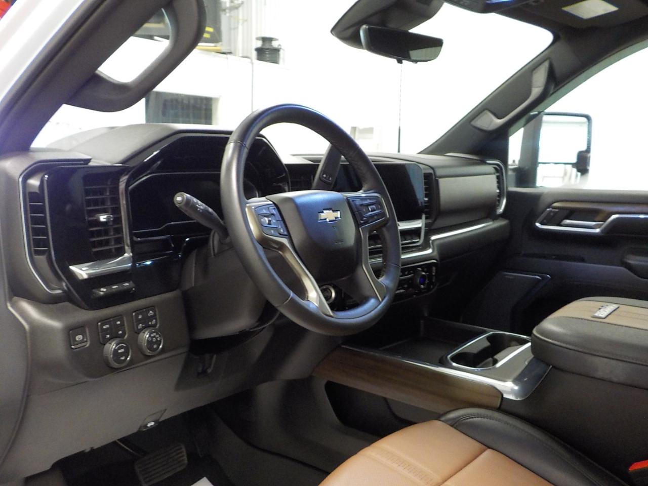 Chevrolet Silverado 2500HD 4WD Crew Cab 159" High Country 2024