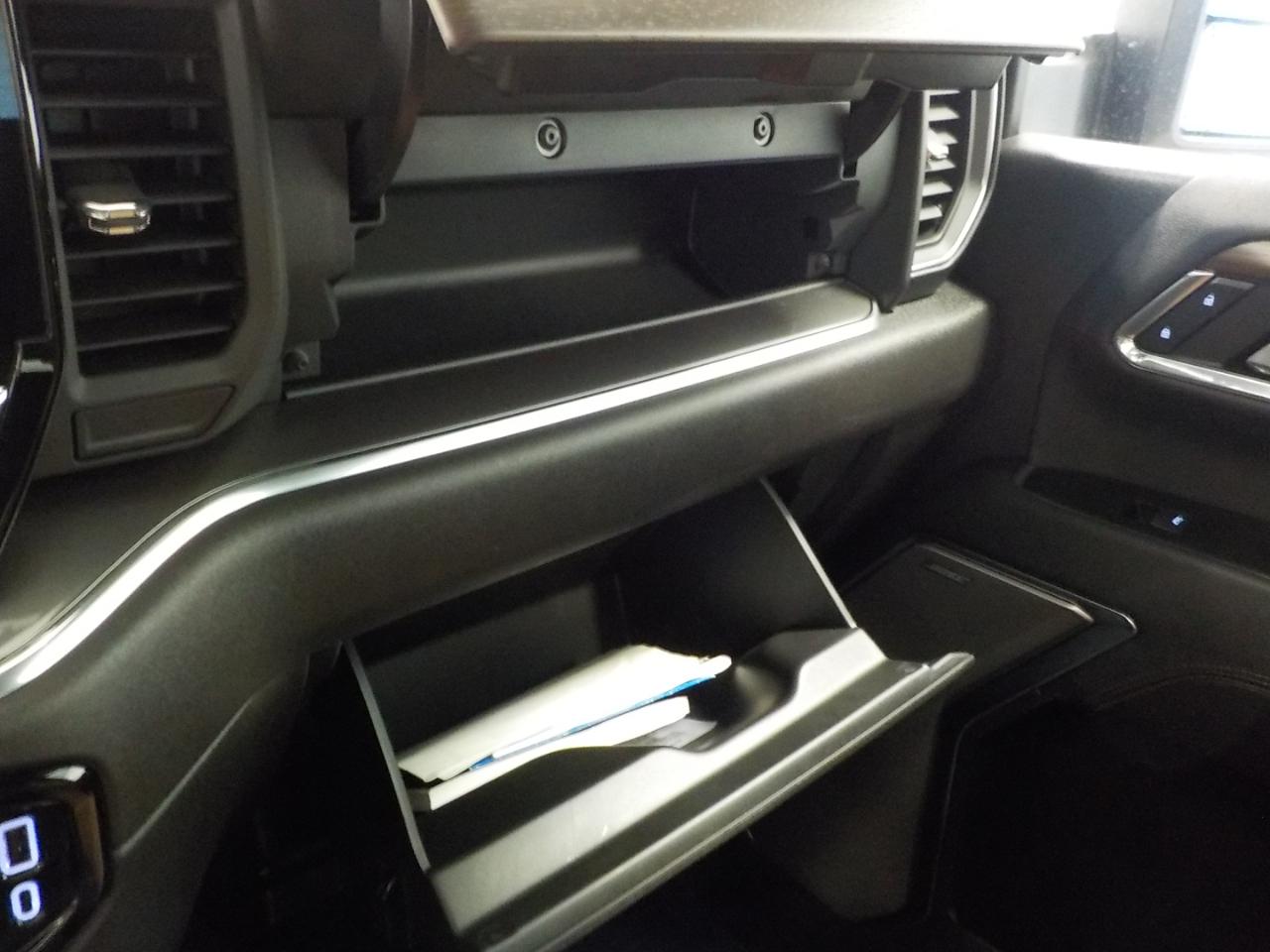 Chevrolet Silverado 2500HD 4WD Crew Cab 159" High Country 2024