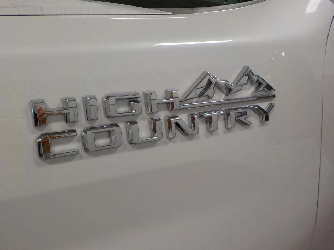 Chevrolet Silverado 2500HD 4WD Crew Cab 159" High Country 2024