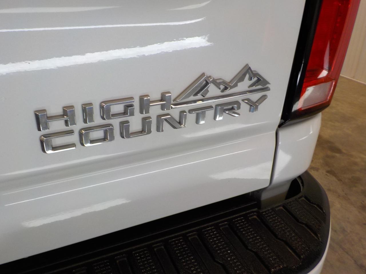 Chevrolet Silverado 2500HD 4WD Crew Cab 159" High Country 2024