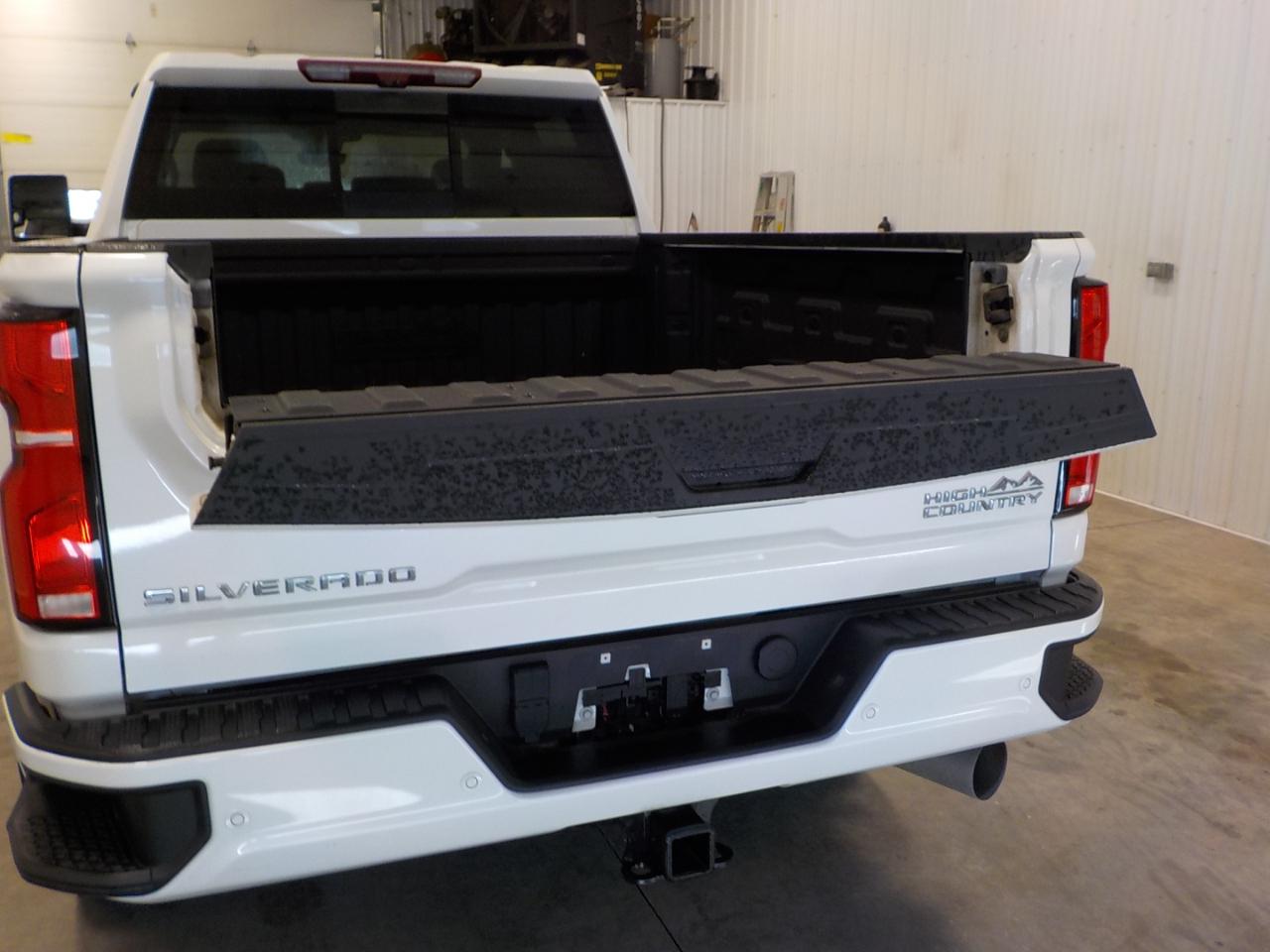 Chevrolet Silverado 2500HD 4WD Crew Cab 159" High Country 2024
