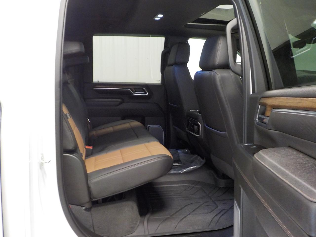 Chevrolet Silverado 2500HD 4WD Crew Cab 159" High Country 2024