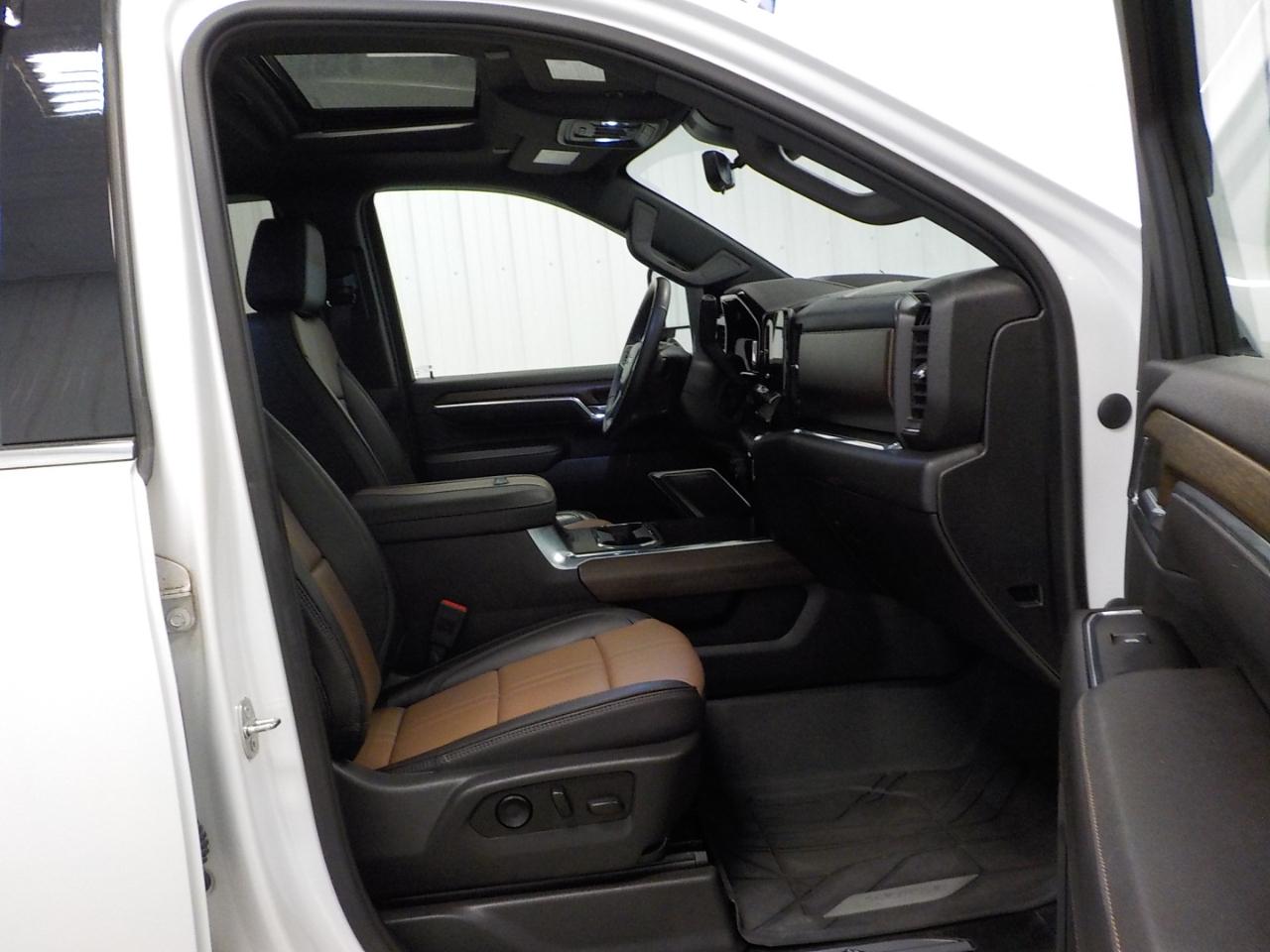 Chevrolet Silverado 2500HD 4WD Crew Cab 159" High Country 2024