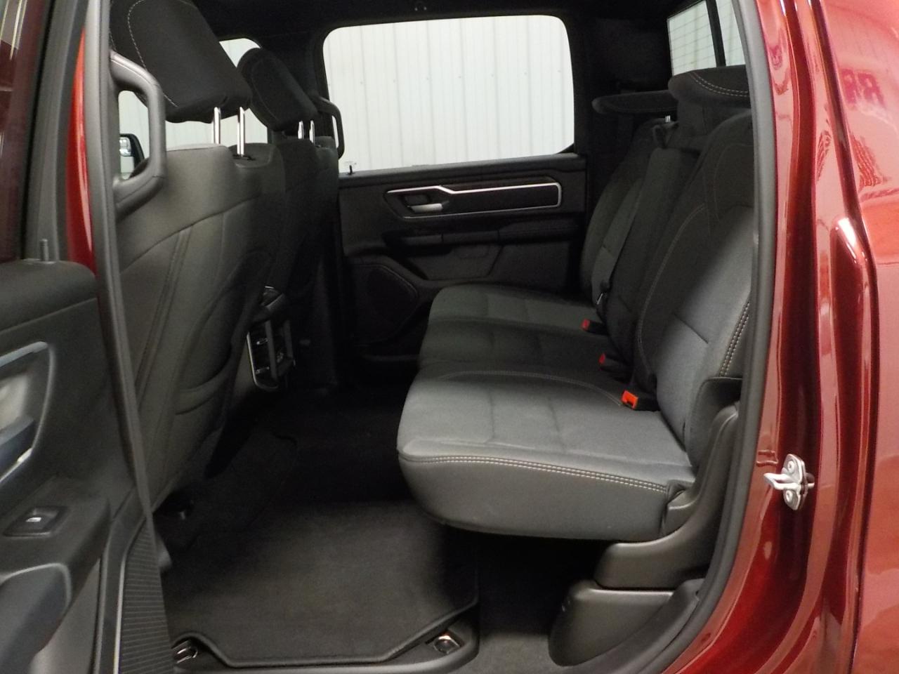 RAM 1500 Big Horn 4x4 Crew Cab 6'4" Box 2023