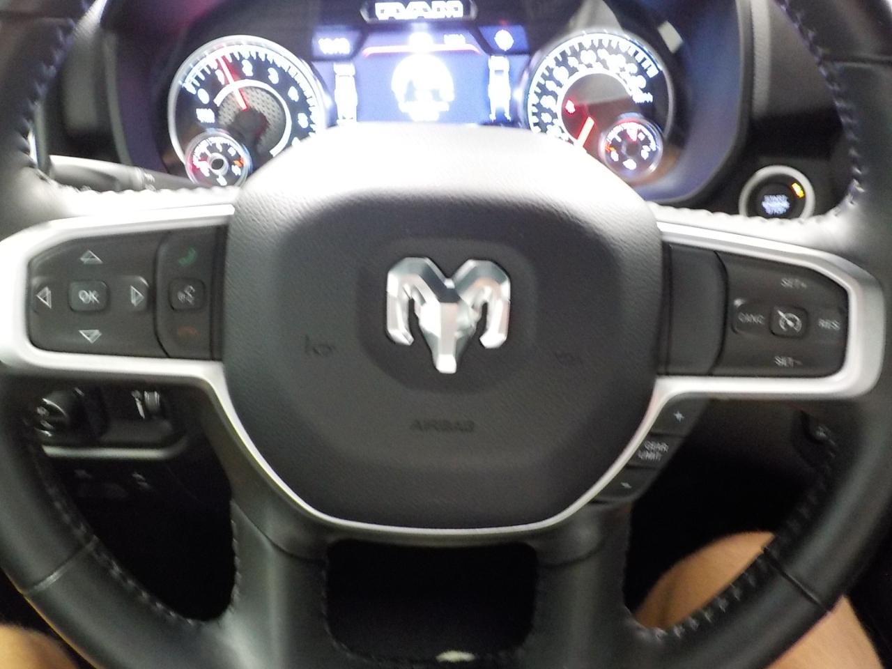 RAM 1500 Big Horn 4x4 Crew Cab 6'4" Box 2023