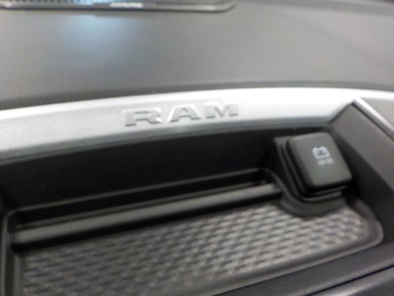 RAM 1500 Big Horn 4x4 Crew Cab 6'4" Box 2023