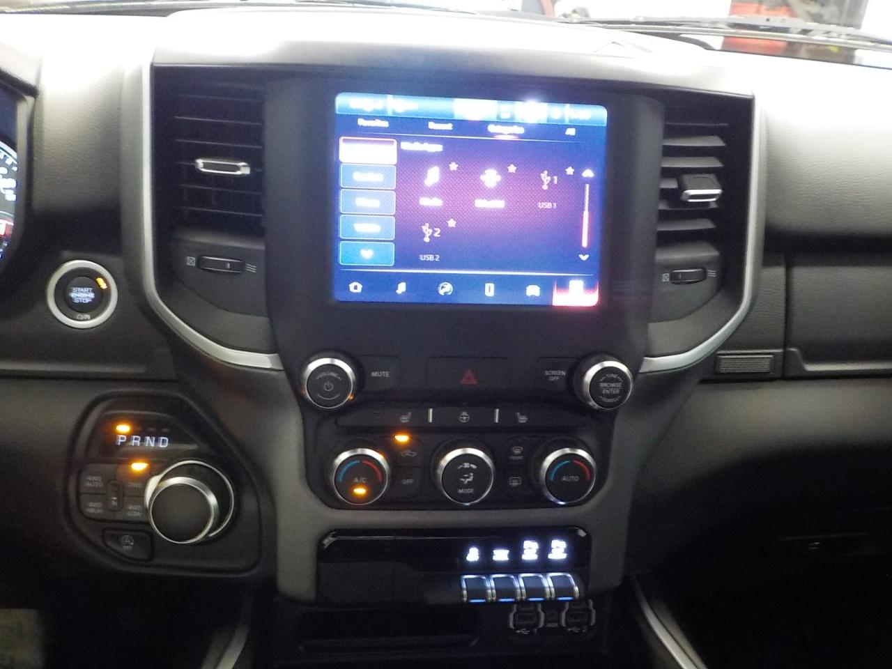 RAM 1500 Big Horn 4x4 Crew Cab 6'4" Box 2023