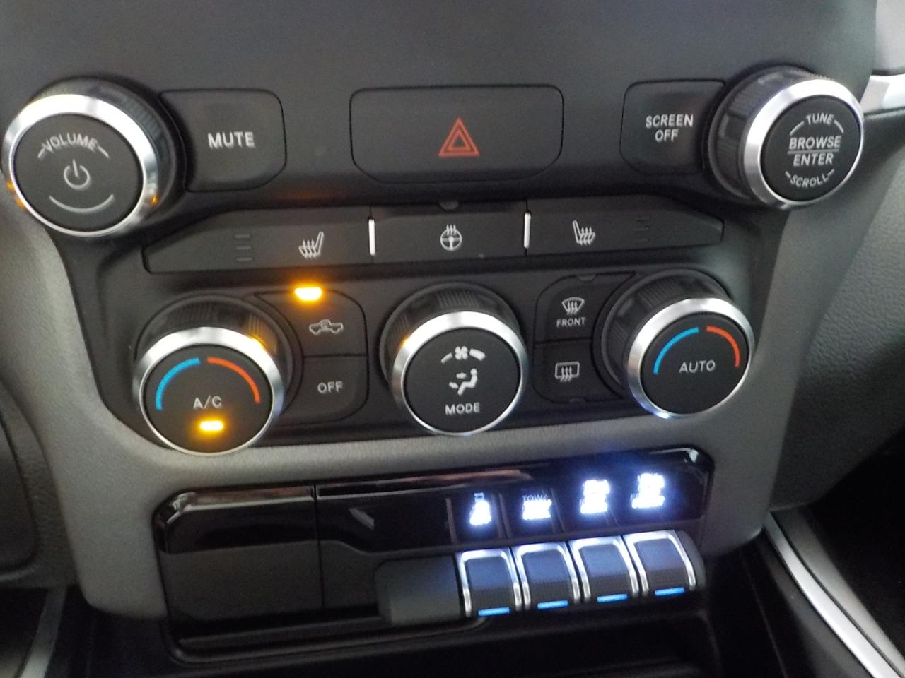 RAM 1500 Big Horn 4x4 Crew Cab 6'4" Box 2023