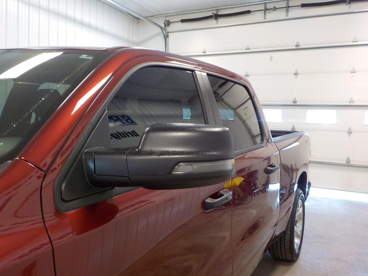 RAM 1500 Big Horn 4x4 Crew Cab 6'4" Box 2023