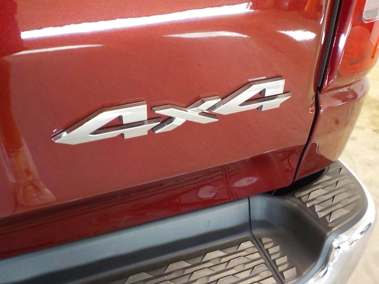 RAM 1500 Big Horn 4x4 Crew Cab 6'4" Box 2023