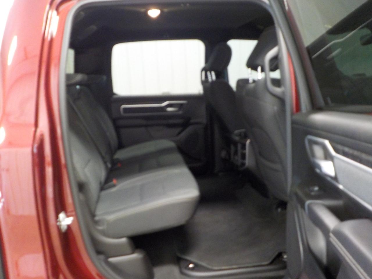 RAM 1500 Big Horn 4x4 Crew Cab 6'4" Box 2023