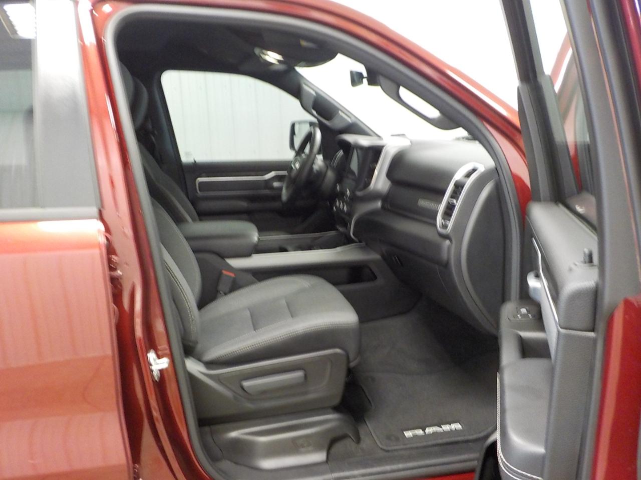 RAM 1500 Big Horn 4x4 Crew Cab 6'4" Box 2023