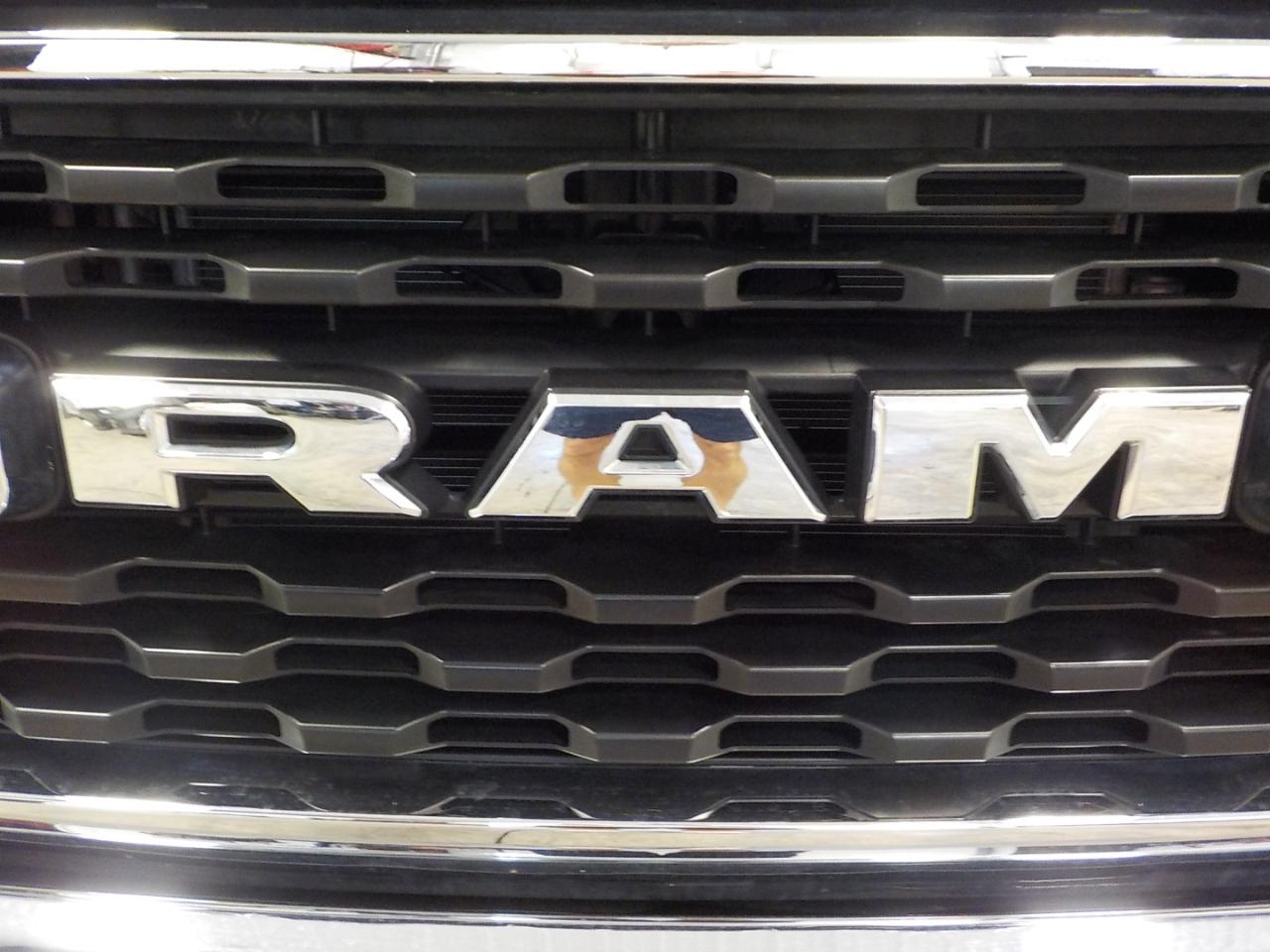 RAM 1500 Big Horn 4x4 Crew Cab 6'4" Box 2023