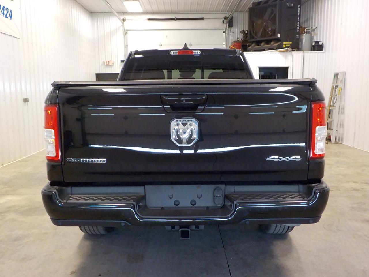 RAM 1500 Big Horn 4x4 Crew Cab 6'4" Box 2022
