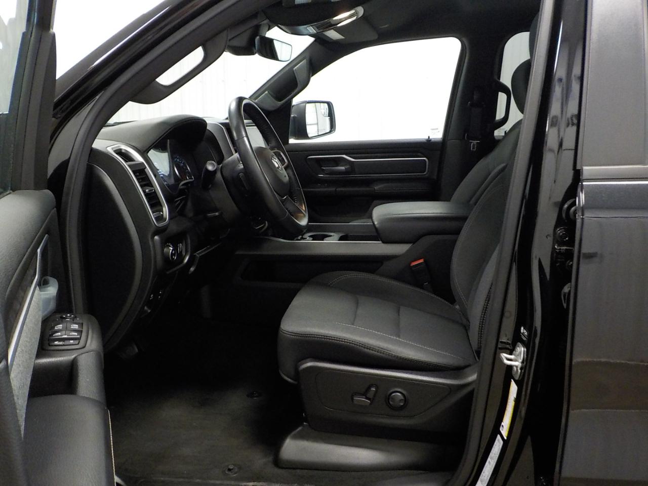 RAM 1500 Big Horn 4x4 Crew Cab 6'4" Box 2022