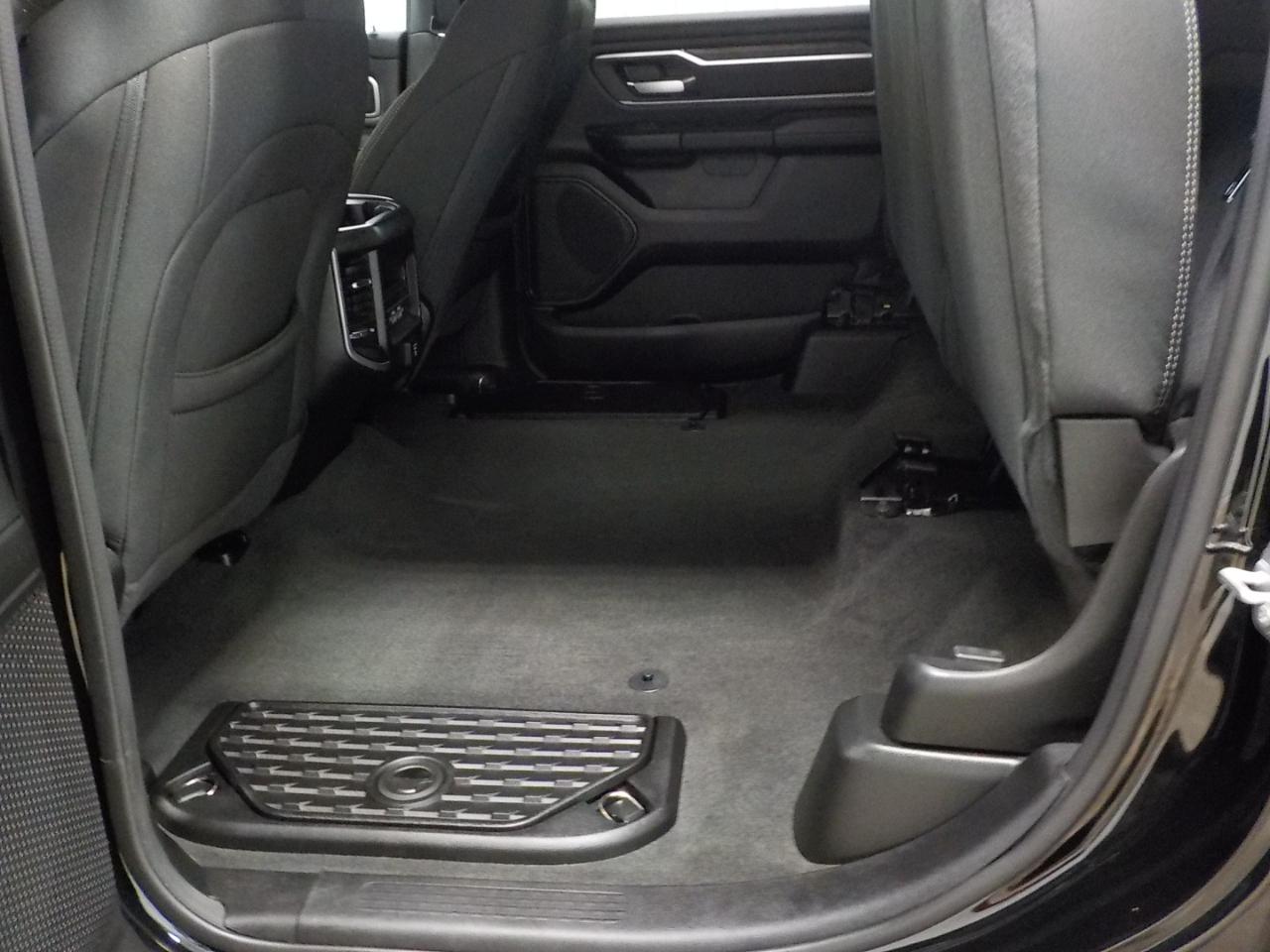 RAM 1500 Big Horn 4x4 Crew Cab 6'4" Box 2022