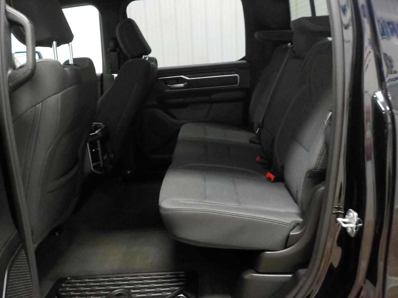 RAM 1500 Big Horn 4x4 Crew Cab 6'4" Box 2022