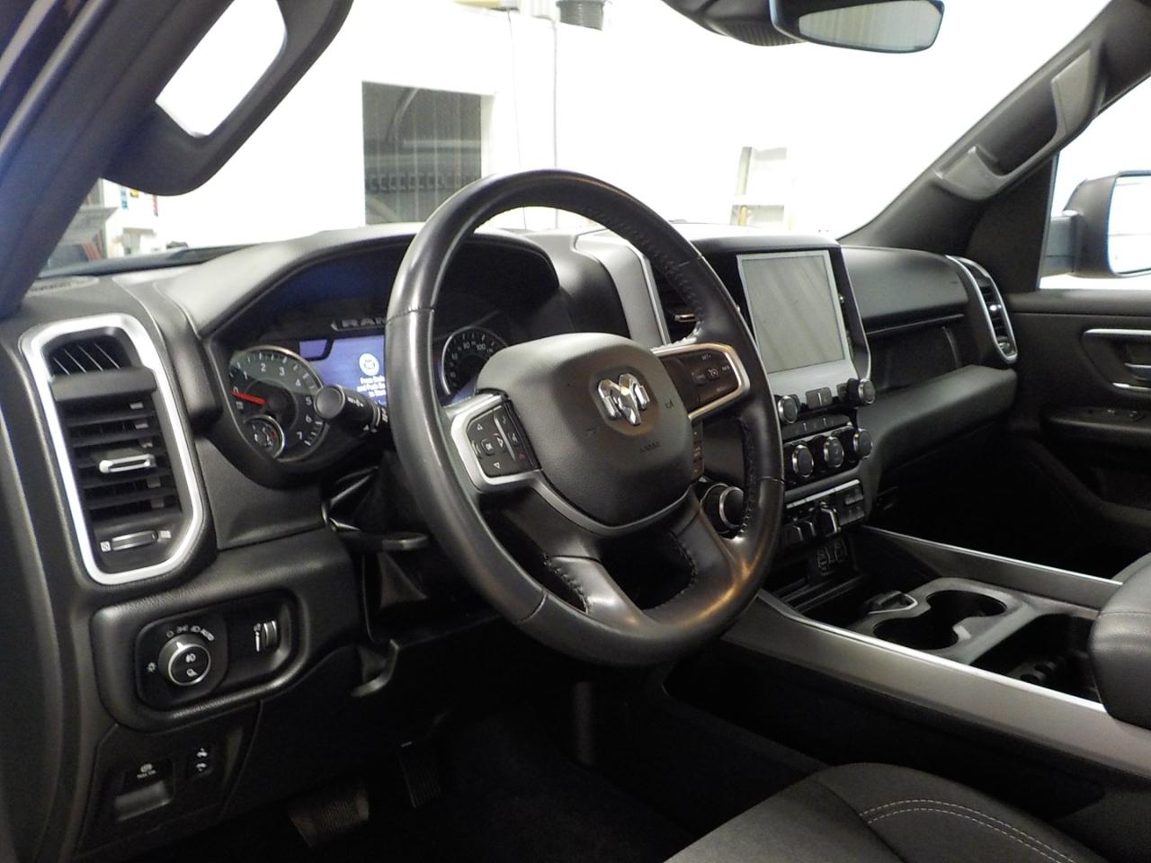 RAM 1500 Big Horn 4x4 Crew Cab 6'4" Box 2022