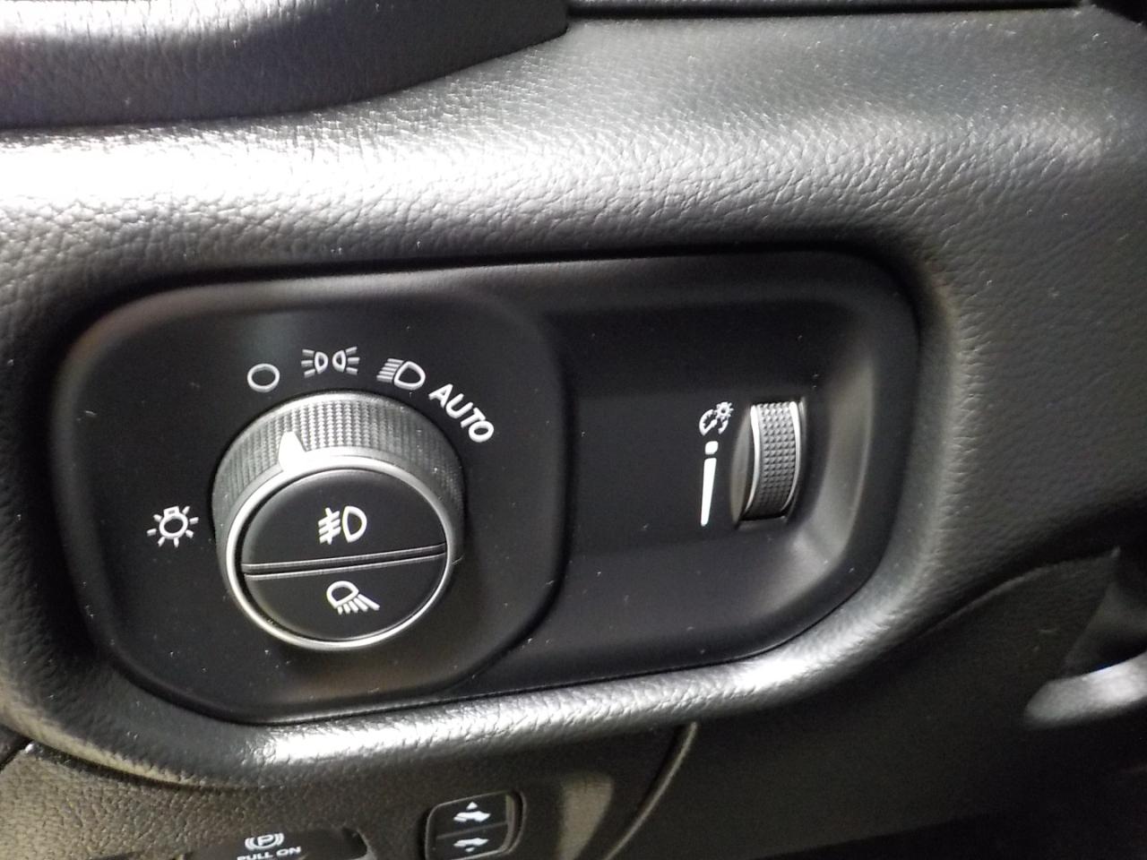 RAM 1500 Big Horn 4x4 Crew Cab 6'4" Box 2022