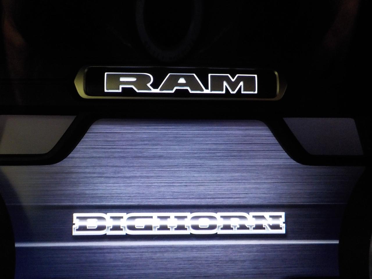 RAM 1500 Big Horn 4x4 Crew Cab 6'4" Box 2022