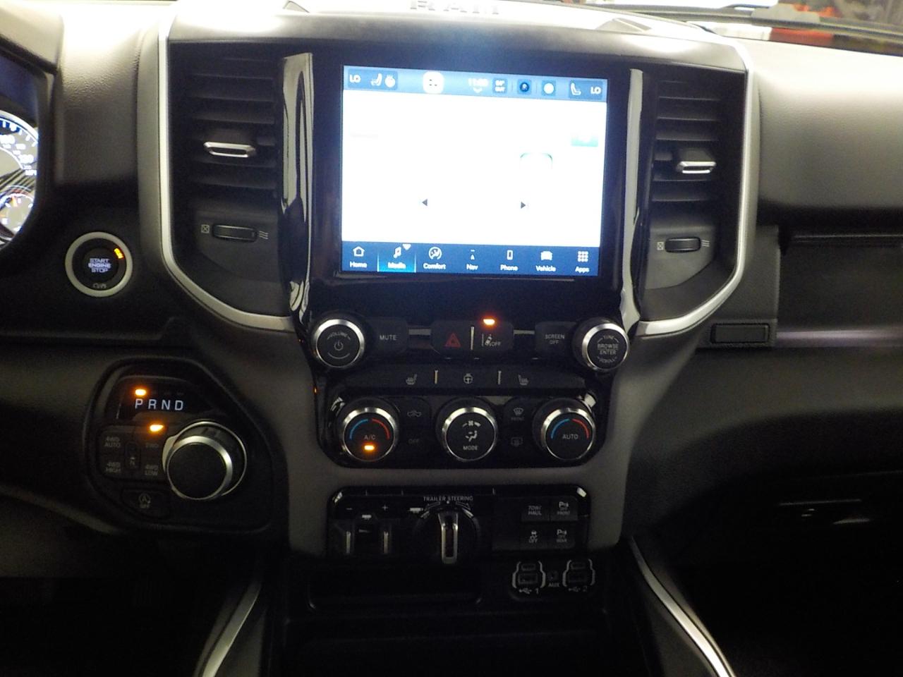 RAM 1500 Big Horn 4x4 Crew Cab 6'4" Box 2022