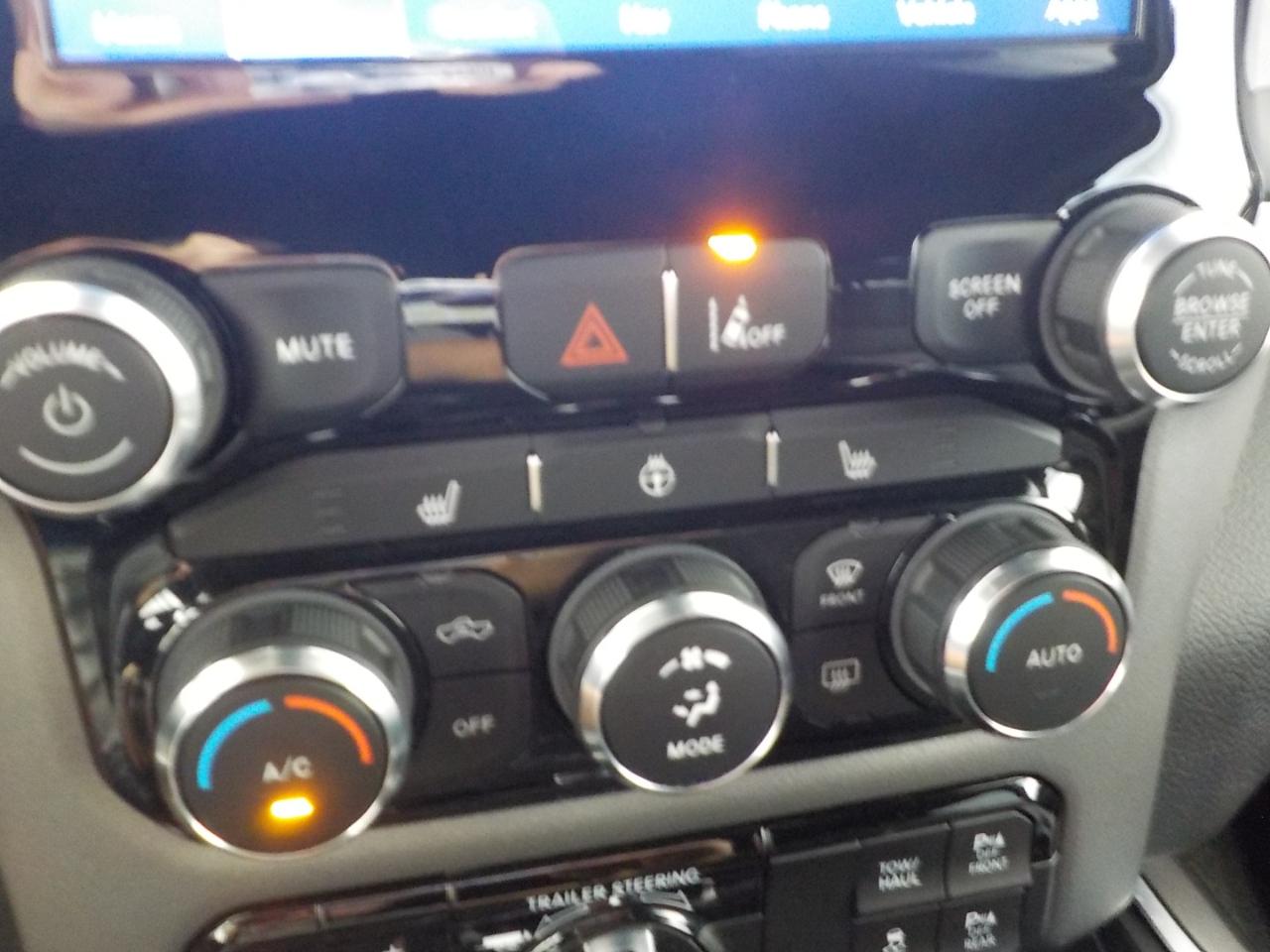 RAM 1500 Big Horn 4x4 Crew Cab 6'4" Box 2022