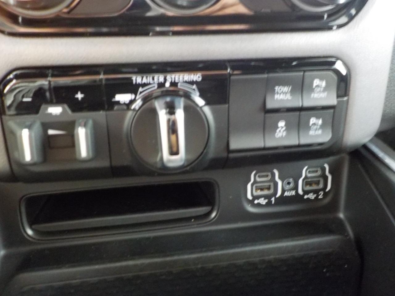 RAM 1500 Big Horn 4x4 Crew Cab 6'4" Box 2022