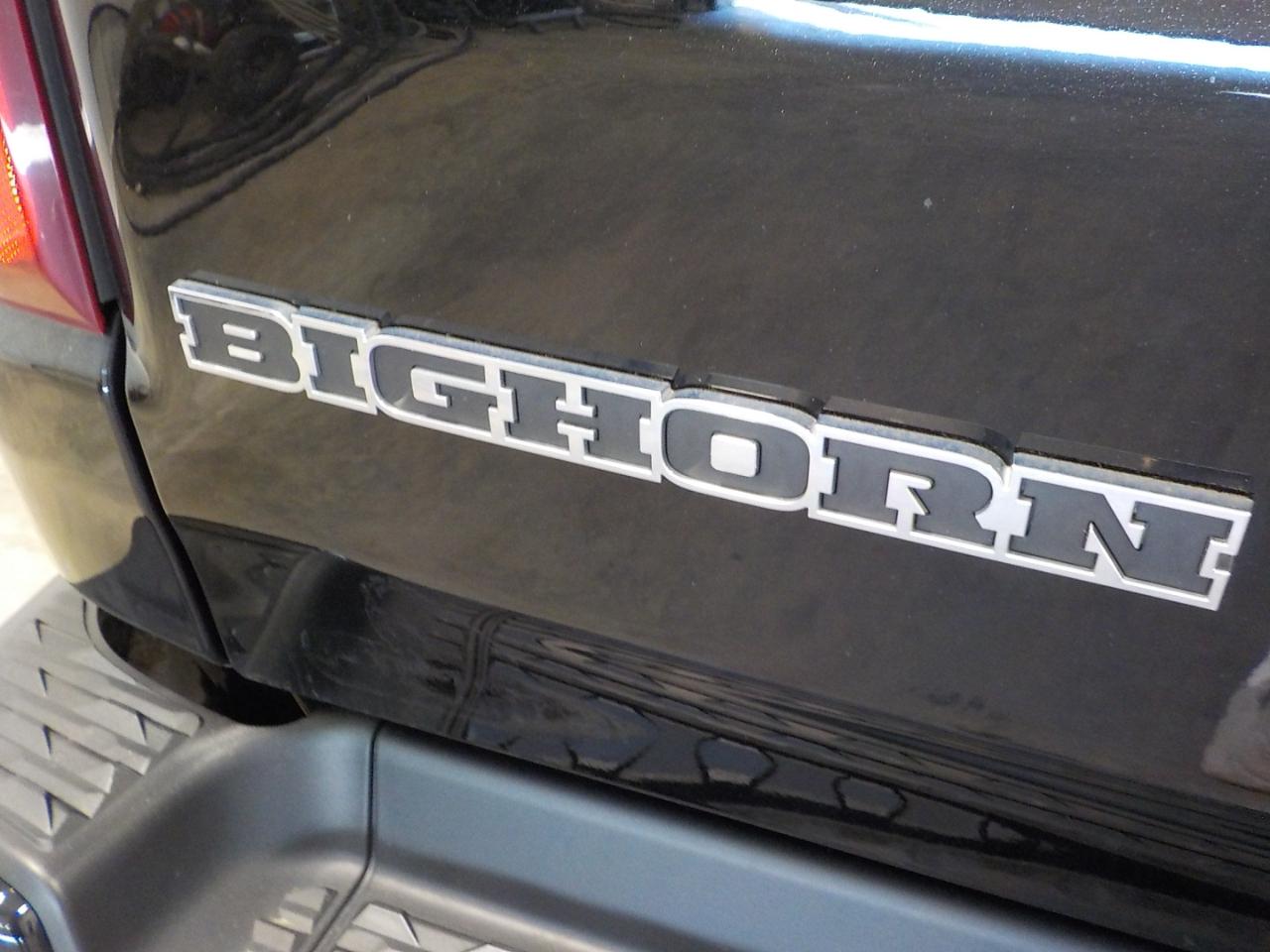 RAM 1500 Big Horn 4x4 Crew Cab 6'4" Box 2022