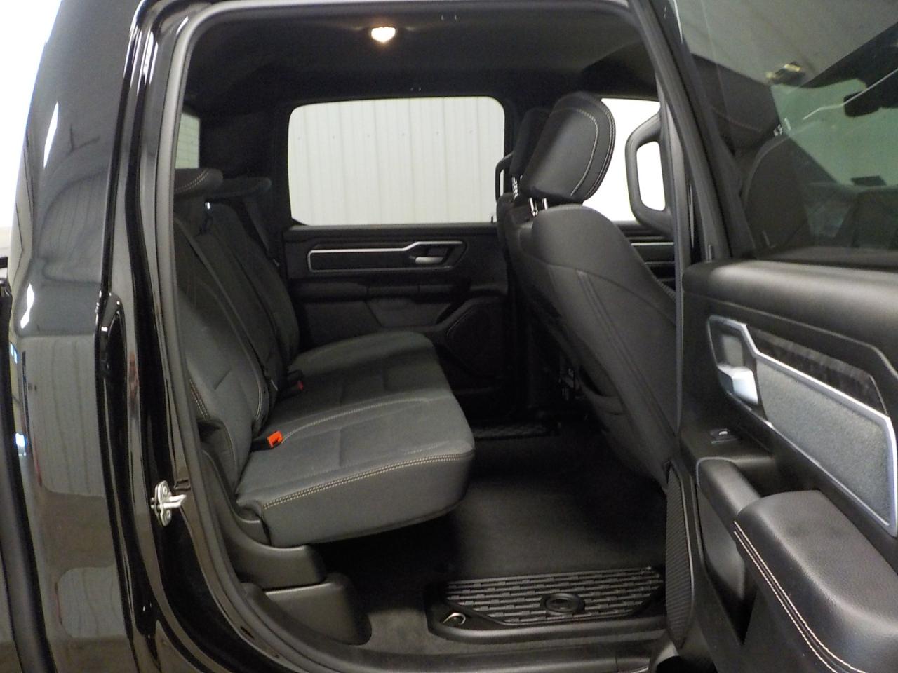 RAM 1500 Big Horn 4x4 Crew Cab 6'4" Box 2022