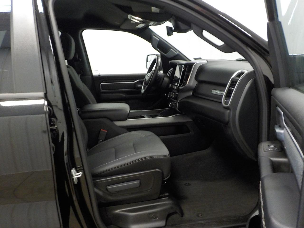 RAM 1500 Big Horn 4x4 Crew Cab 6'4" Box 2022