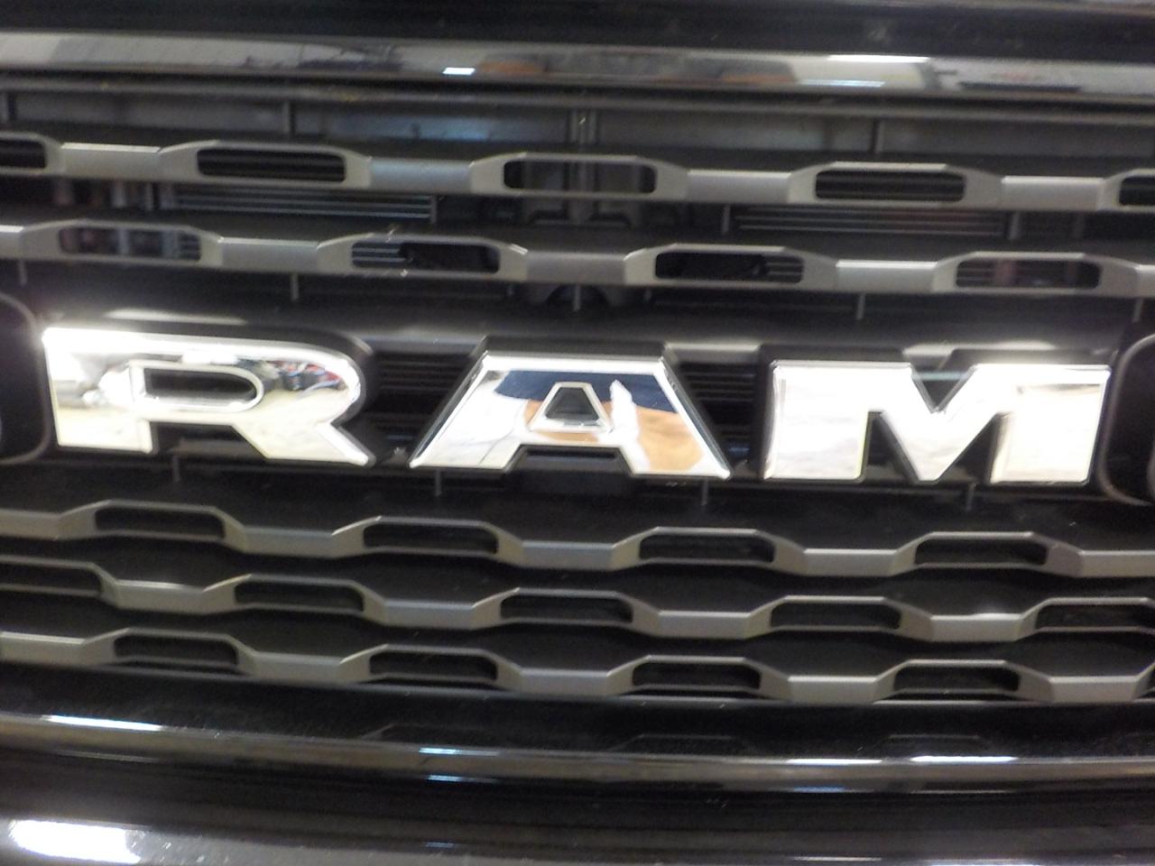 RAM 1500 Big Horn 4x4 Crew Cab 6'4" Box 2022