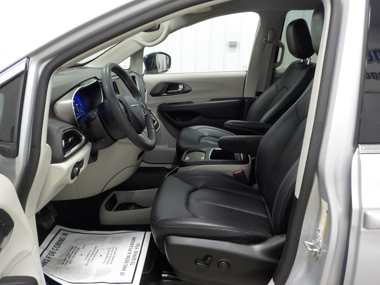 Chrysler Pacifica Touring L FWD 2024