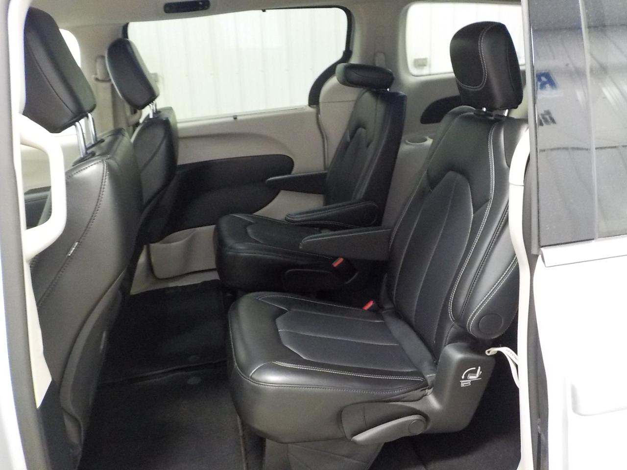 Chrysler Pacifica Touring L FWD 2024