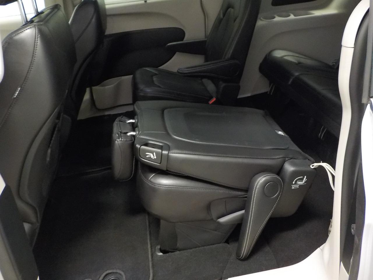 Chrysler Pacifica Touring L FWD 2024