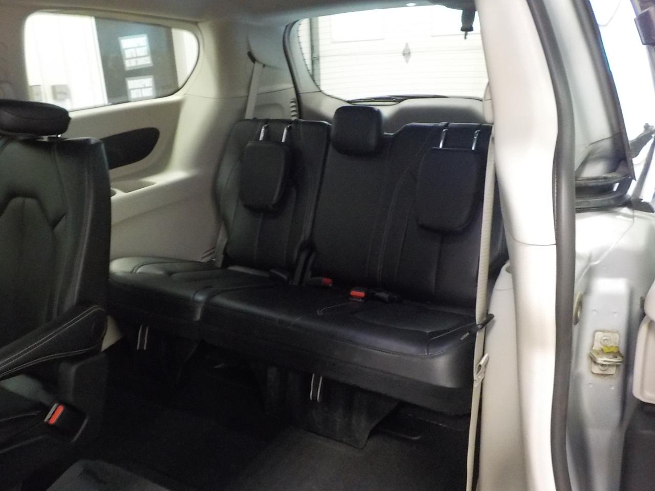 Chrysler Pacifica Touring L FWD 2024