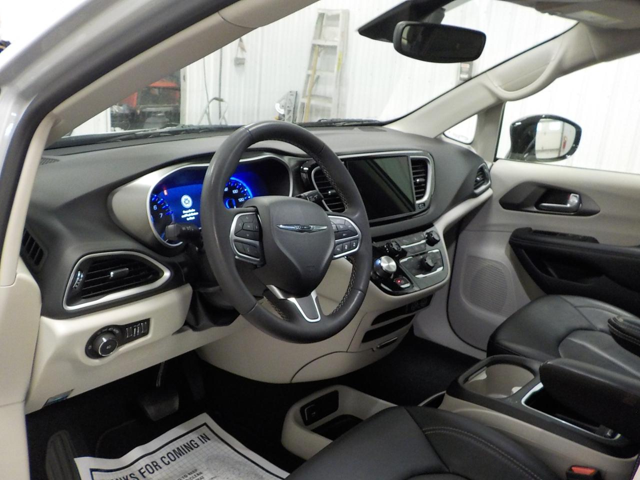 Chrysler Pacifica Touring L FWD 2024