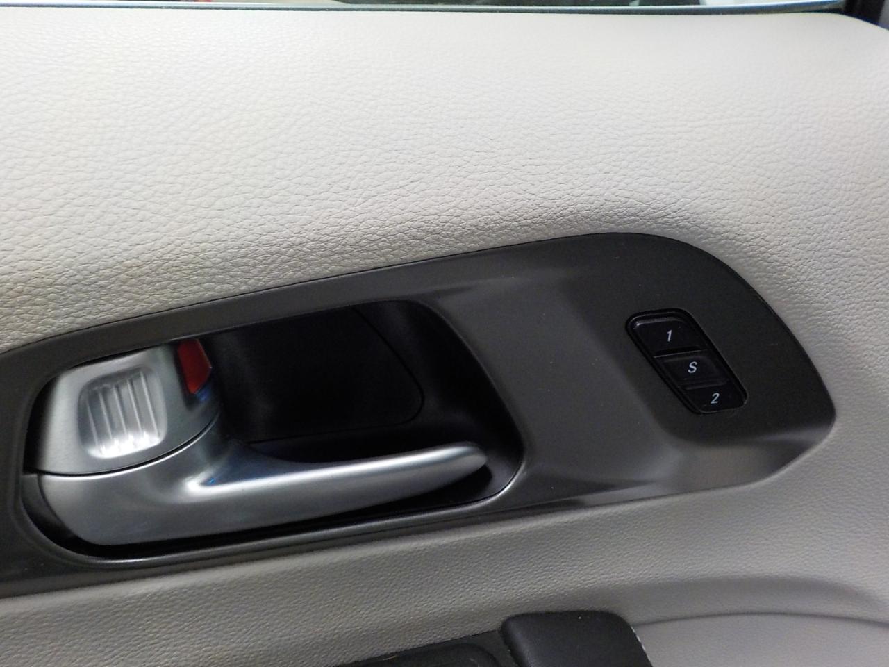 Chrysler Pacifica Touring L FWD 2024