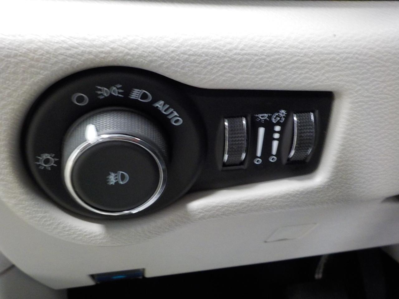 Chrysler Pacifica Touring L FWD 2024