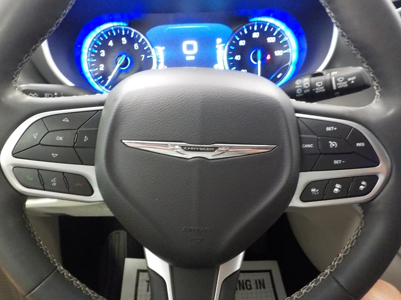 Chrysler Pacifica Touring L FWD 2024