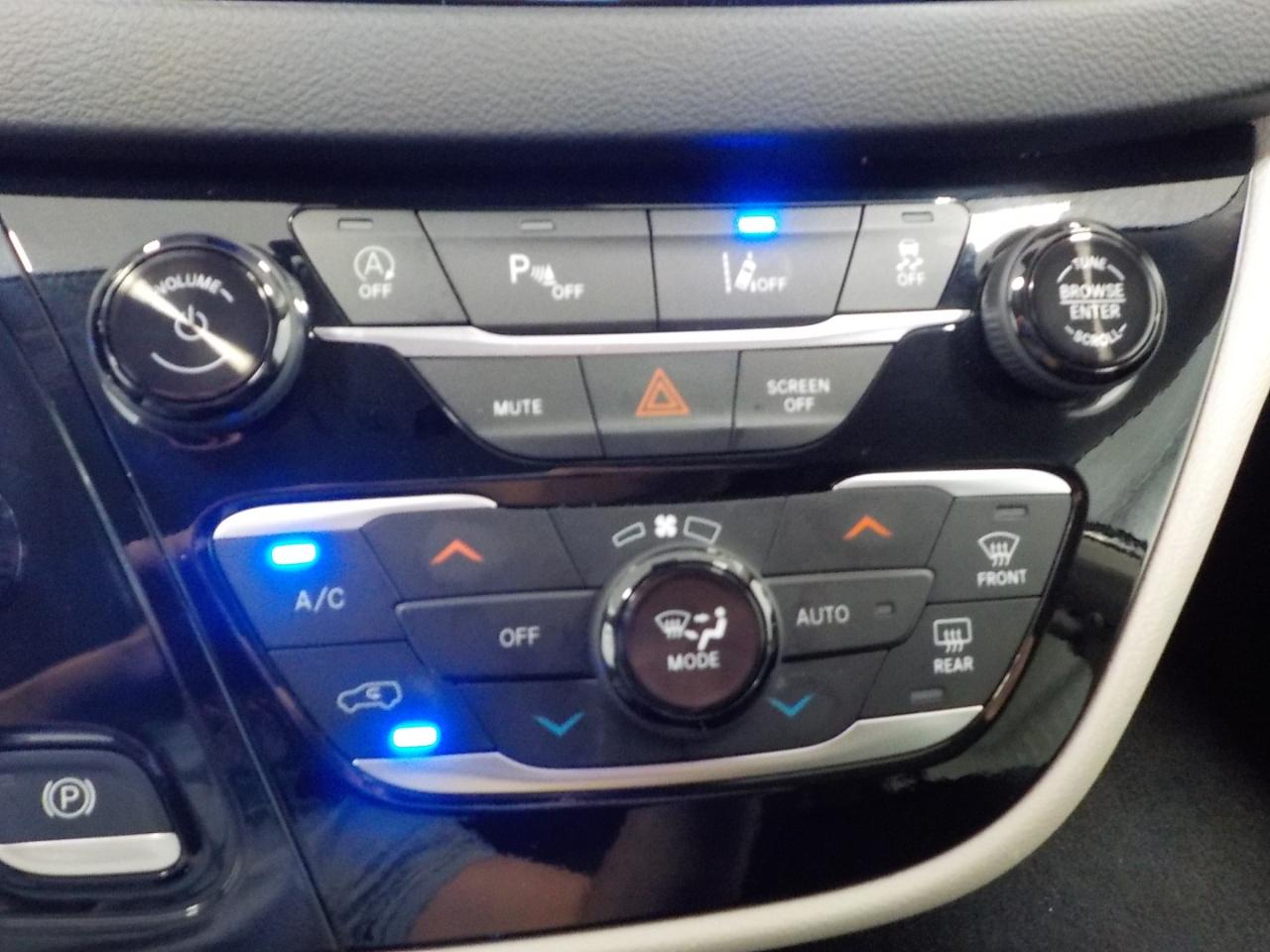 Chrysler Pacifica Touring L FWD 2024