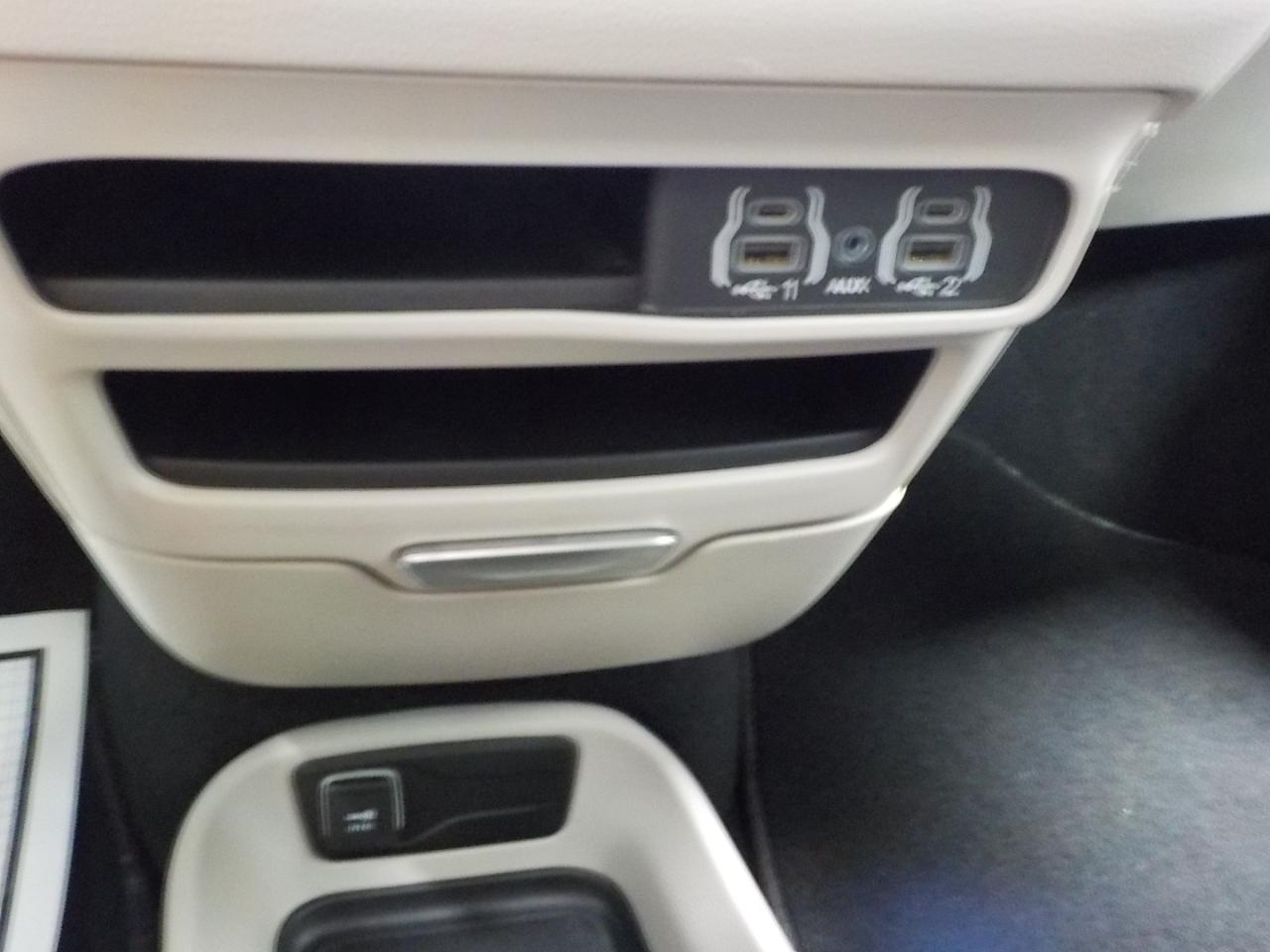 Chrysler Pacifica Touring L FWD 2024