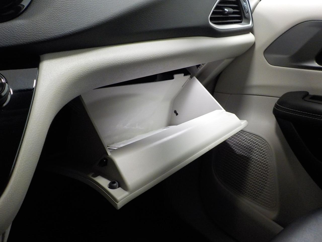 Chrysler Pacifica Touring L FWD 2024