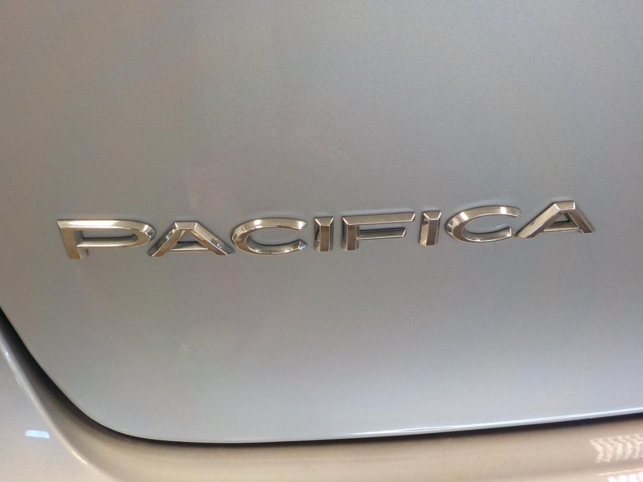 Chrysler Pacifica Touring L FWD 2024