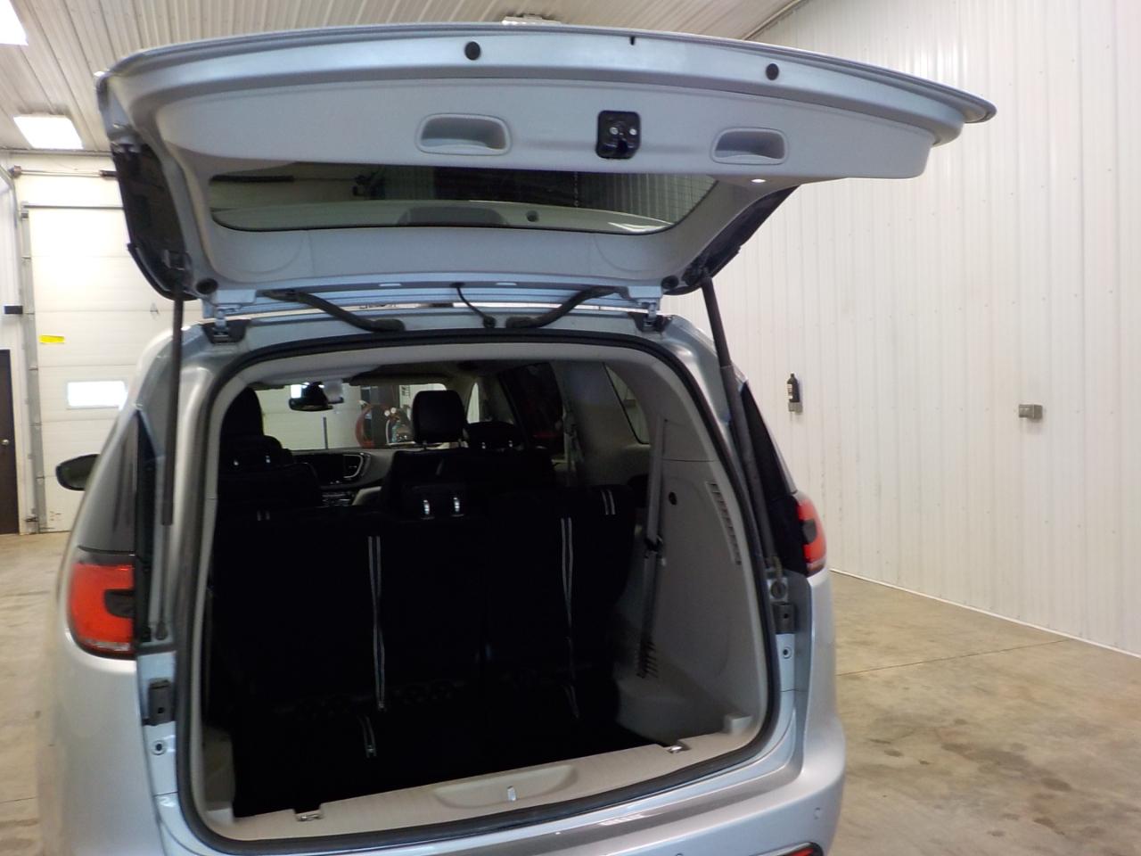 Chrysler Pacifica Touring L FWD 2024