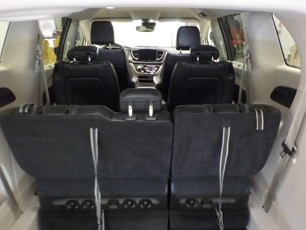 Chrysler Pacifica Touring L FWD 2024