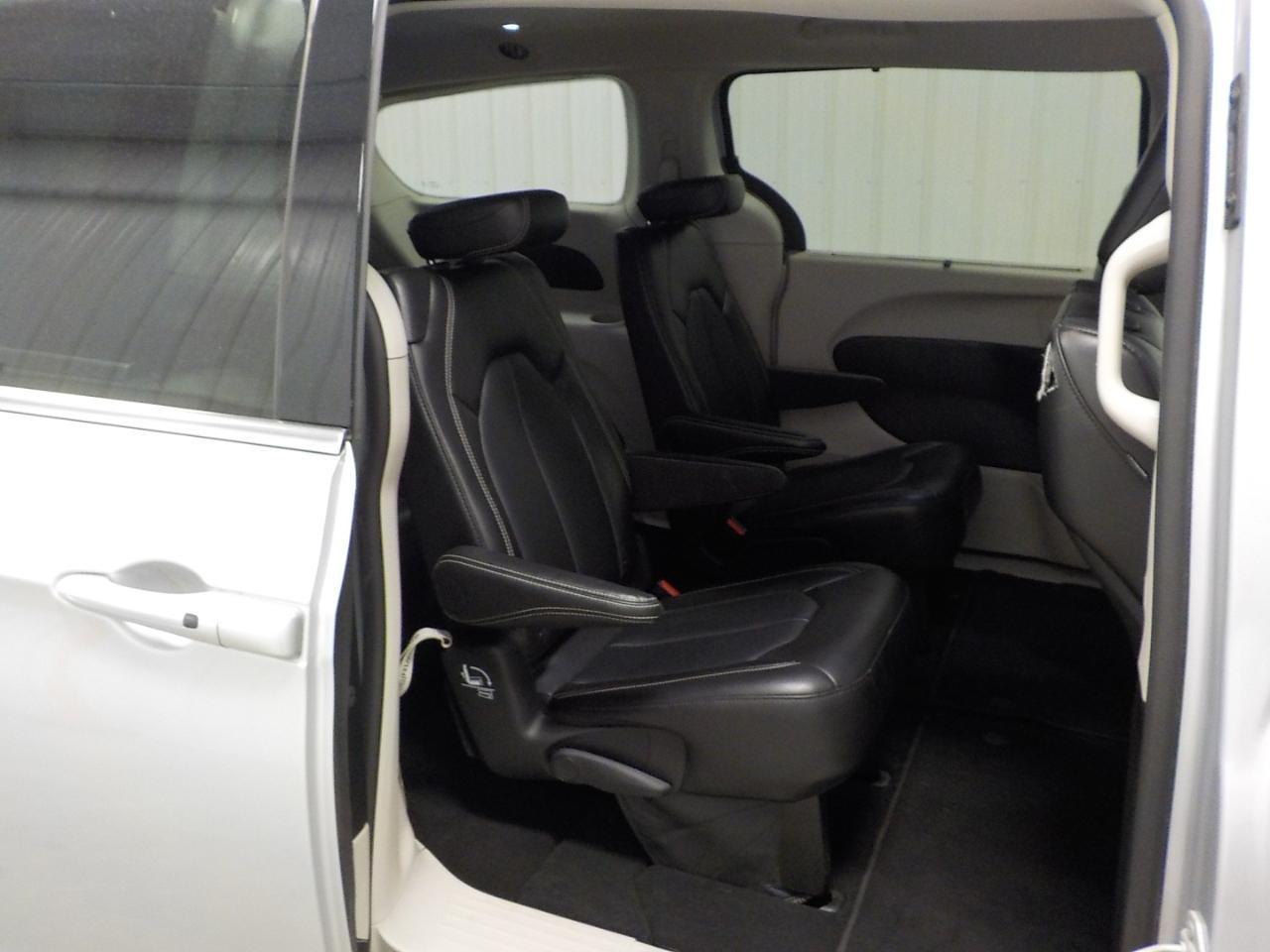 Chrysler Pacifica Touring L FWD 2024