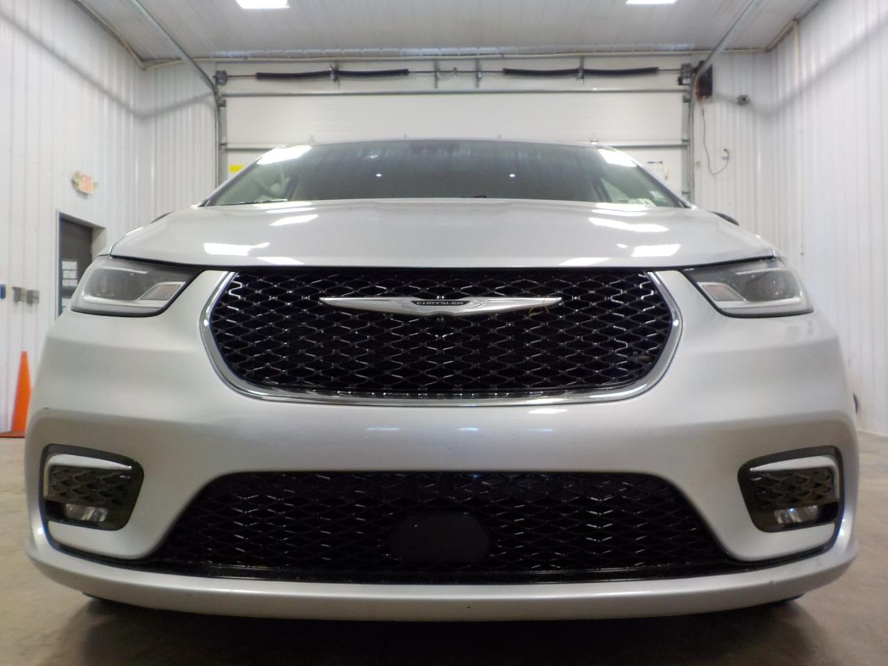 Chrysler Pacifica Touring L FWD 2024