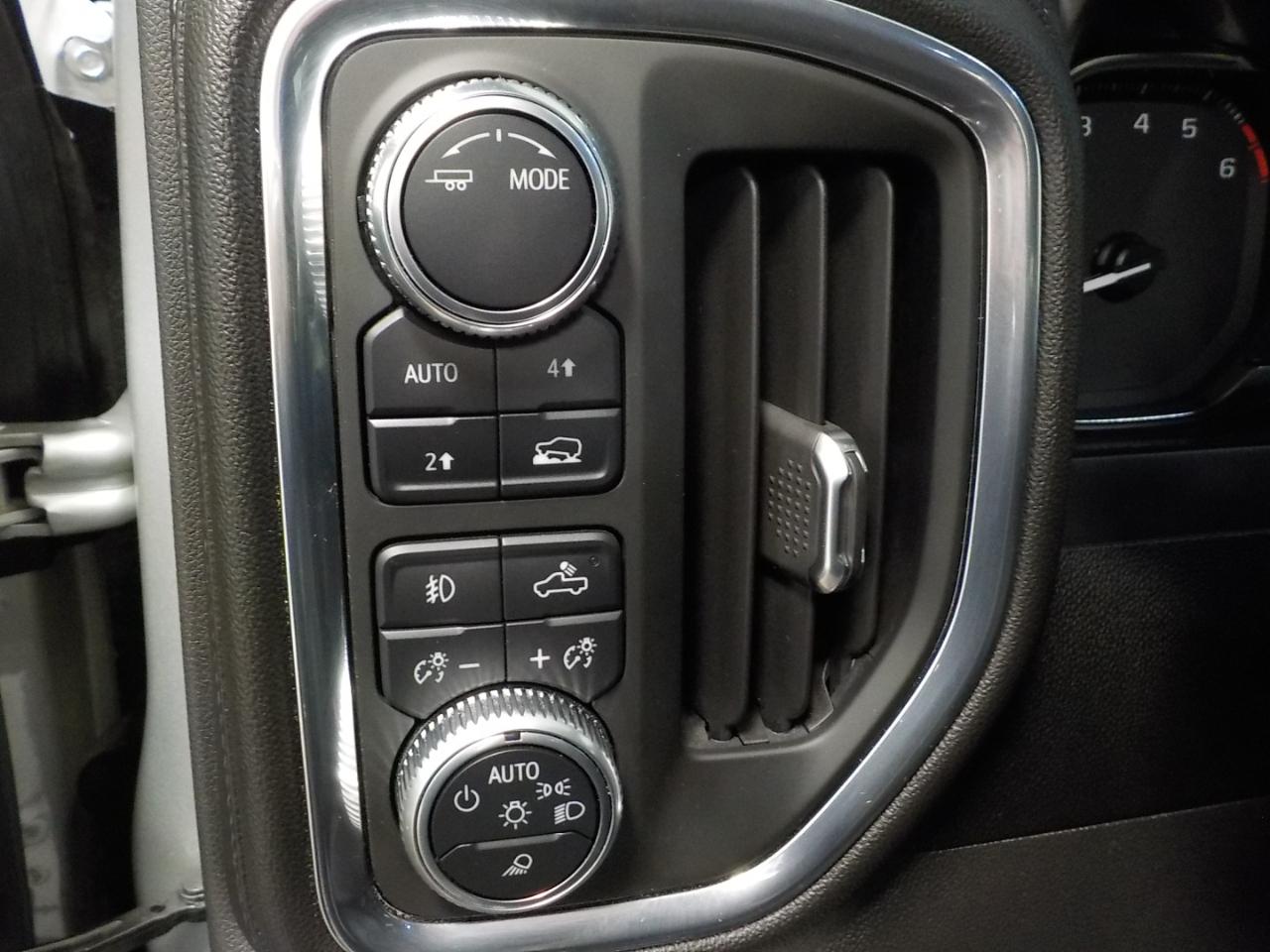 GMC Sierra 1500 4WD Crew Cab 147" SLT 2020